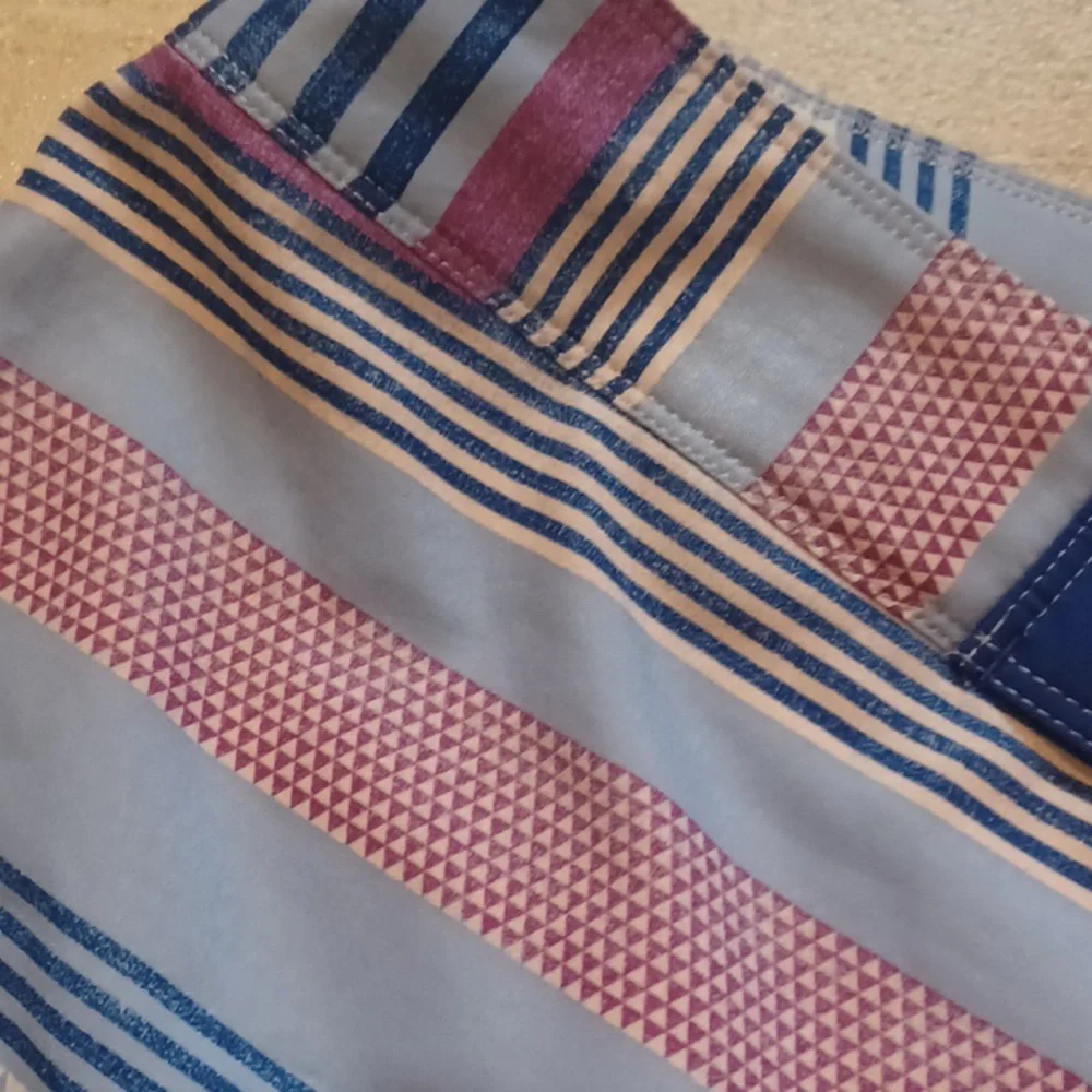 The North Face Patterned Board Shorts - Picture 4 of 7